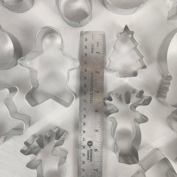 Lot 15 Metal Christmas Cookie Cutters Snowman Ugly Sweater Snowflake Tree Men - Picture 6 of 6